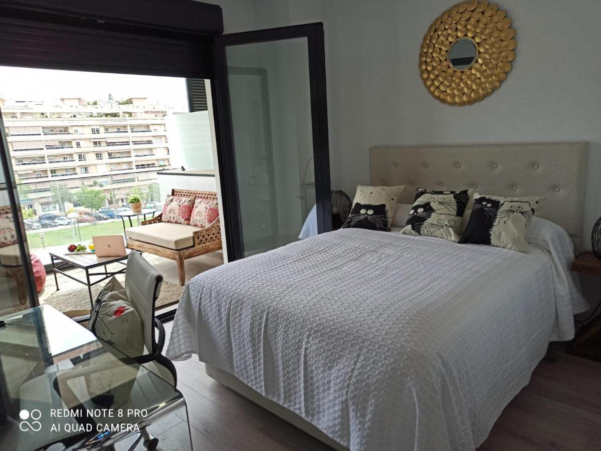 Teatinos Suite Малага Экстерьер фото