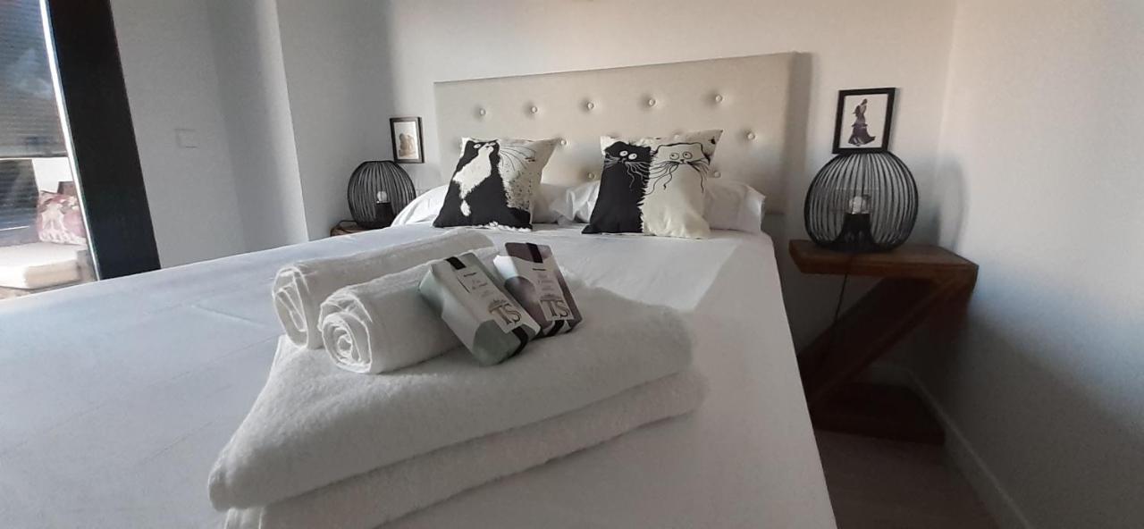Teatinos Suite Малага Экстерьер фото